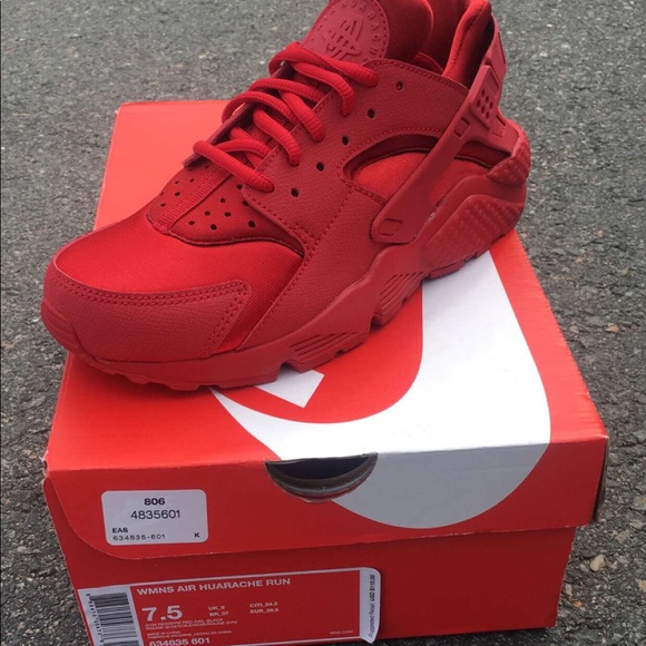 red huaraches size 5